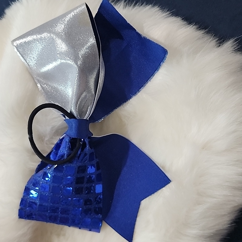 Cheer bow - Picture 2 of 2